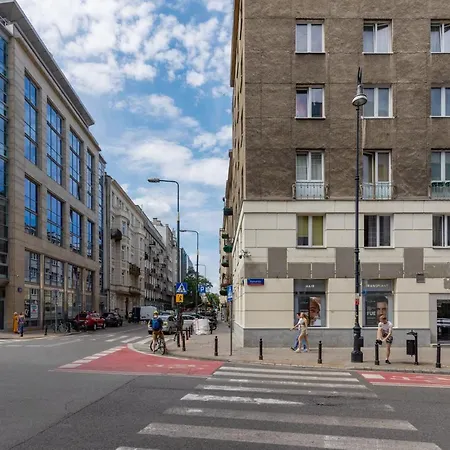 Stylish Downtown By Renters Διαμέρισμα