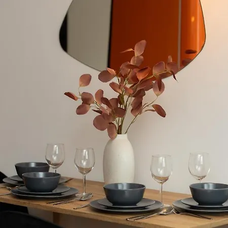 Stylish Downtown By Renters *